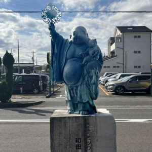 西口プラタナス通り　布袋ロード