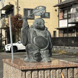 西口プラタナス通り　布袋ロード
