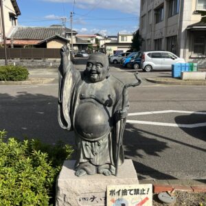 西口プラタナス通り　布袋ロード