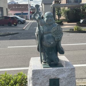 西口プラタナス通り　布袋ロード