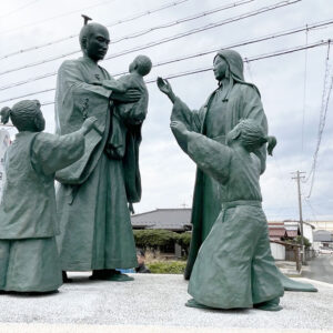 名鉄布袋駅東口　信長・佳乃像