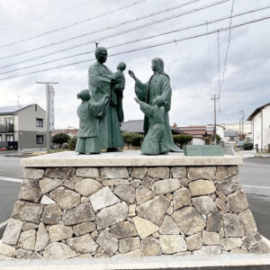 名鉄布袋駅東口　信長・佳乃像